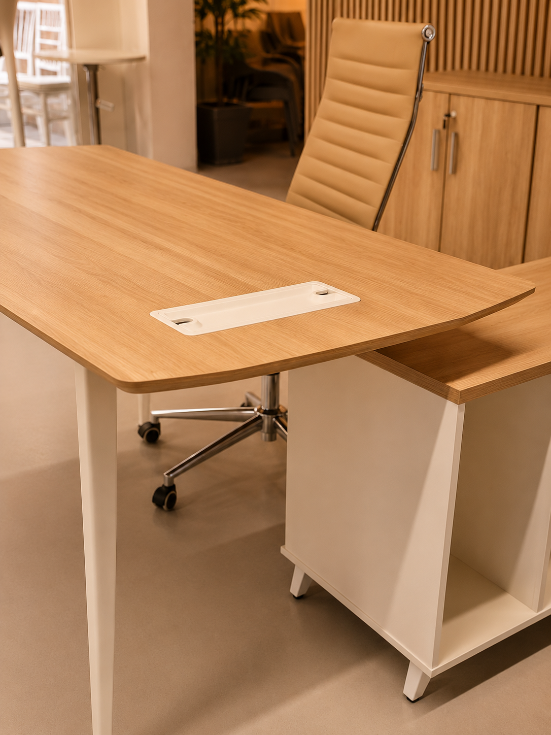 Mesa de oficina AREZZO 160, con mueble auxiliar, blanco y roble, 160 x 174 cms