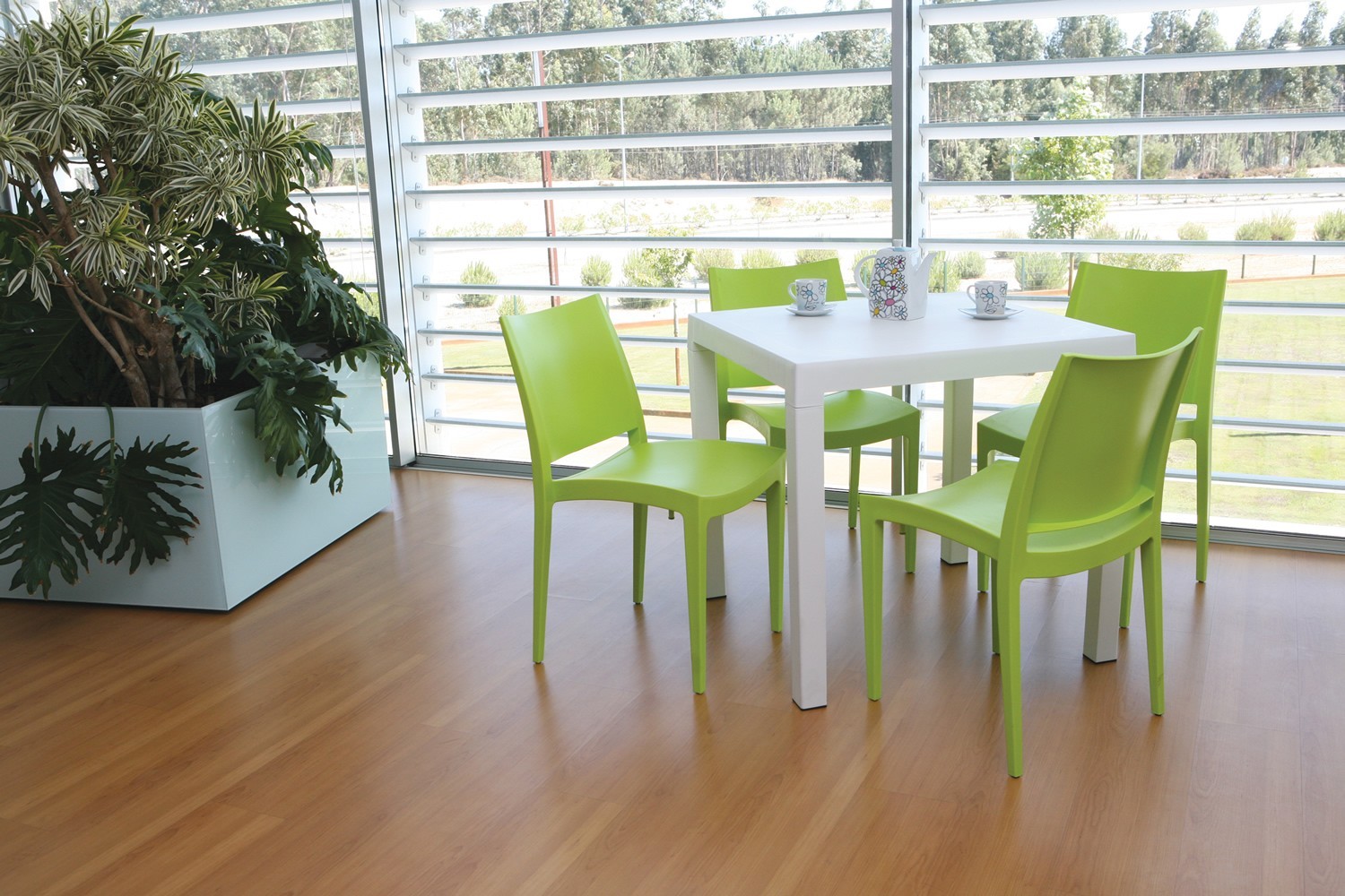 Mesa DITA, polipropileno blanco, 80 x 80 cms