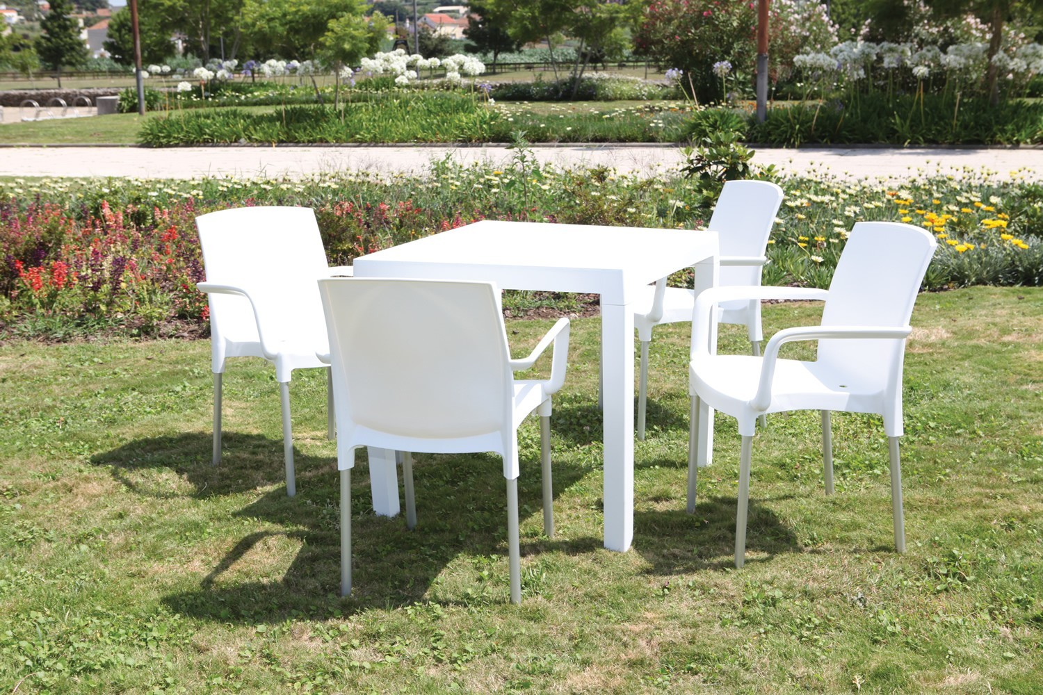 Mesa DITA, polipropileno blanco, 80 x 80 cms