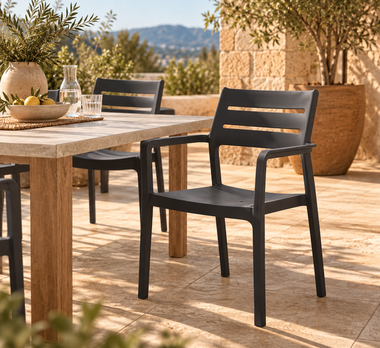 Sillón MADEIRA, apilable, polipropileno negro