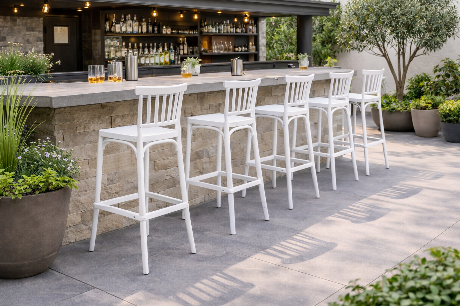 Taburete MILOS, tratamiento anti UV, polipropileno blanco